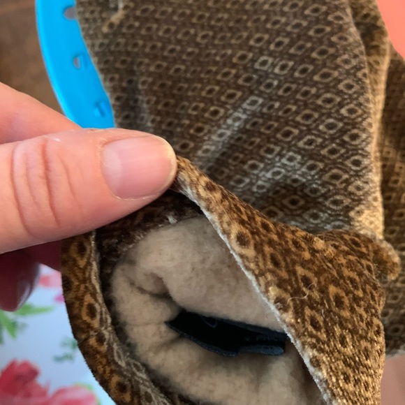 Like-new Velvety Soft 💕Warm🧤black Diamond gloves - Picture 5 of 5